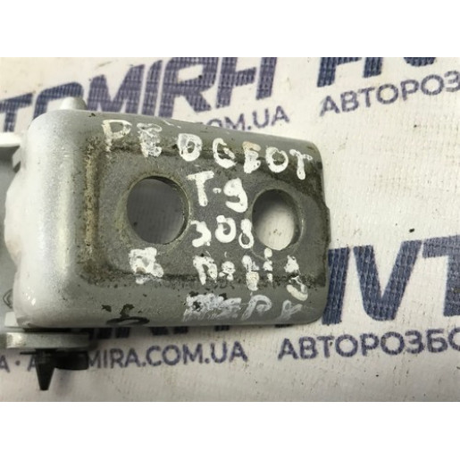 Петля двери правой верхняя Peugeot 308 2013-2021 9671886880